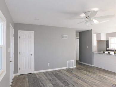 1413 SW Glencoe St, Topeka, KS 66611 - photo 4