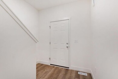 STG144-E2390-Foyer