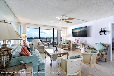 136 Lakeshore Dr Apt 1010-large-008-028-