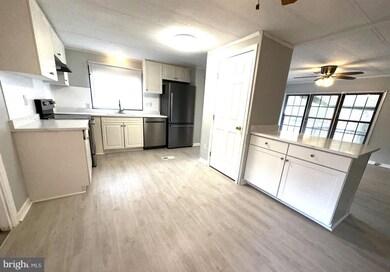 1501 Flanders Ln unit TRLR J, Harwood, MD 20776 - photo 2