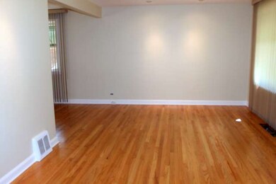 10106 Pelham St, Westchester, IL 60154 - photo 2