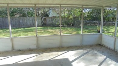 419 Gleneagles Dr, Friendswood, TX 77546 - photo 5