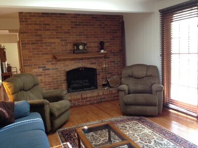 150 E Thompson Dr, Wheaton, IL 60189 - photo 4