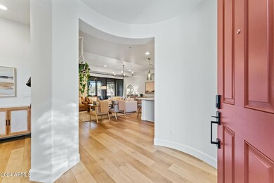 Rounded Archetecture Entryway