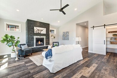 798 NW Rimrock Dr, Redmond, OR 97756 - photo 4