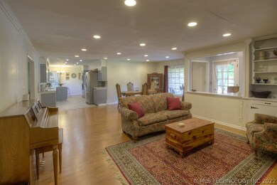 1015 N Muskogee Ave, Claremore, OK 74017 - photo 7