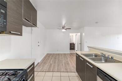 7254 Vassar Ave unit 308, Canoga Park, CA 91303 - photo 6