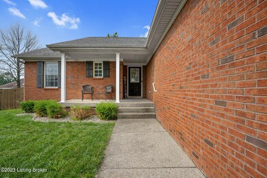 559 Forest Ridge Dr, Mount Washington, KY 40047 - photo 2