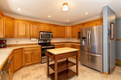 2726 Fandre Dr, Cedar Falls, IA 50613 - photo 6