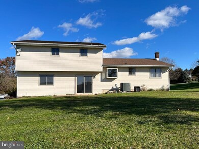 5926 Ash Ct, Slatington, PA 18080 - photo 2