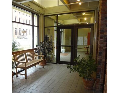 Island Terrace unit 137, Saco, ME 04072 - photo 4