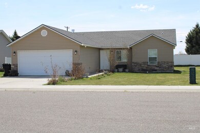 917 Zion St, Burley, ID 83318 - photo 2
