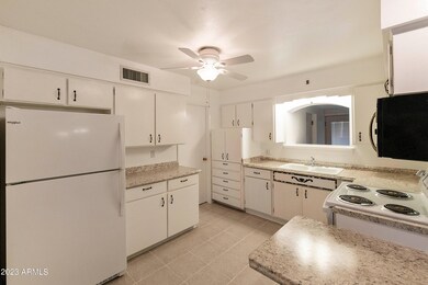 Kitchen 726 N-012-012-PAT 5423-MLS_Size