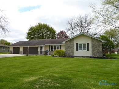 902 Monterey Ct, Archbold, OH 43502 - photo 2