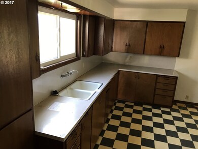 2222 Northside Rd, Sutherlin, OR 97479 - photo 2