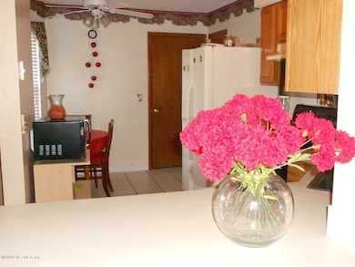 947 Duskin Dr, Jacksonville, FL 32216 - photo 2