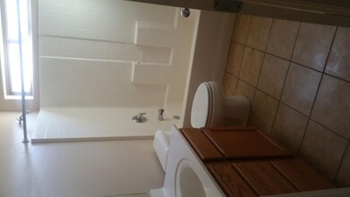 1066 Greyhawk Hall Bath