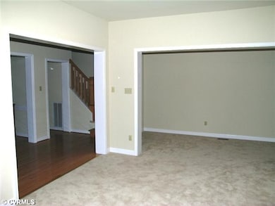 Interior Space/Layout - Open and airy floor plan
