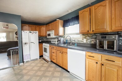 267 Montaup St, Fall River, MA 02724 - photo 4