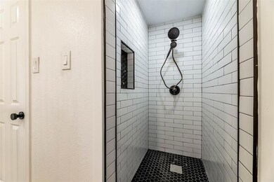 111 Lexington Ln, Denton, TX 76205 - photo 7