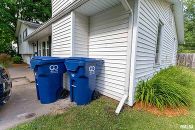 2715 Greenway Dr, Bettendorf, IA 52722 - photo 3