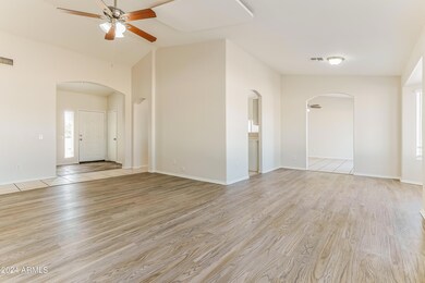 006-photo-living-room-14031897
