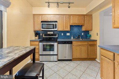 33 Bernadotte Ct, Parkville, MD 21234 - photo 3