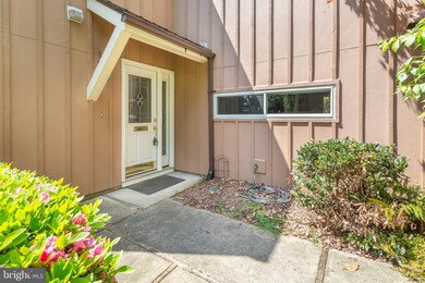 11396 Links Dr, Reston, VA 20190 - photo 2