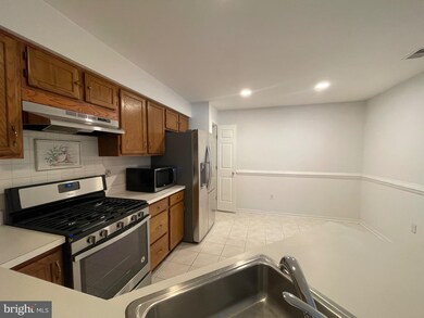 8323 Green Heron Way unit 26, Lorton, VA 22079 - photo 5