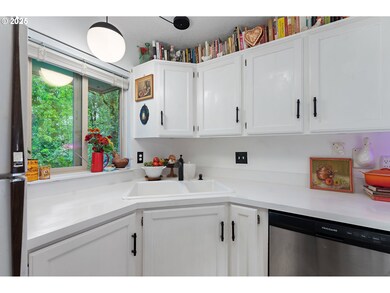 2775 NW Upshur St unit D, Portland, OR 97210 - photo 5