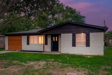 3912 Lakewood Dr, Fort Worth, TX 76135 - photo 2