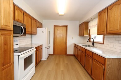 910 Beecher Dr, Tuscola, IL 61953 - photo 4