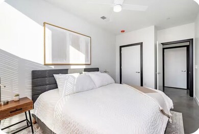 202 N Linn St unit 201, Iowa City, IA 52245 - photo 7