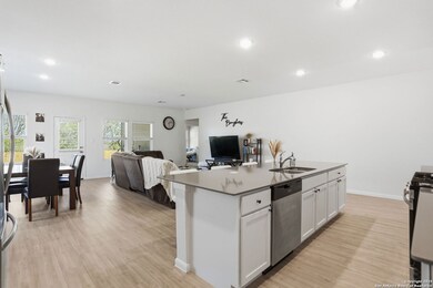 4935 Legacy Trail, von Ormy, TX 78073 - photo 6