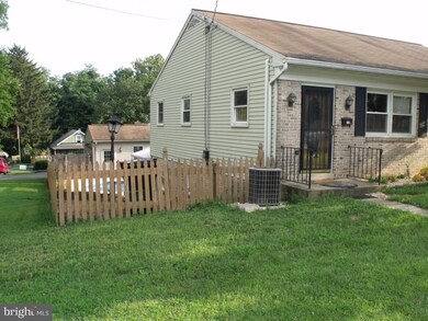 646 Franklin St, Columbia, PA 17512 - photo 2