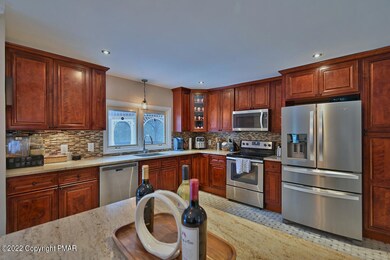 266 Oak Ln, Cresco, PA 18326 - photo 2