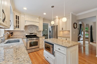 1322 Carol Ln, Naperville, IL 60565 - photo 3