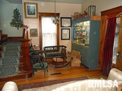 513 W 8th St, Davenport, IA 52803 - photo 2