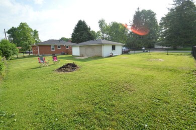 6104 Apex Dr, Louisville, KY 40219 - photo 7