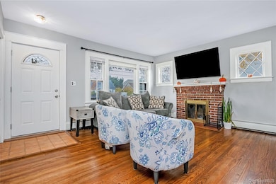 51 Castleton Ct, Oceanside, NY 11572 - photo 3