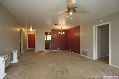 Great floor plan with split bedrooms.