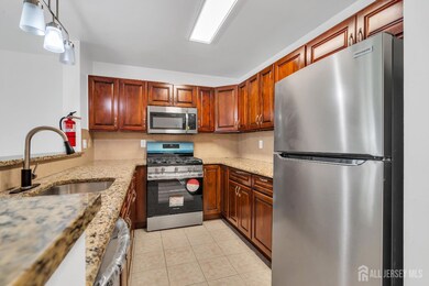 812 Edpas Rd, New Brunswick, NJ 08901 - photo 4