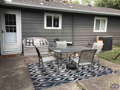 1333 SW 30th St, Topeka, KS 66611 - photo 3