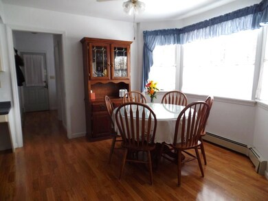 Eat-in Kitchen