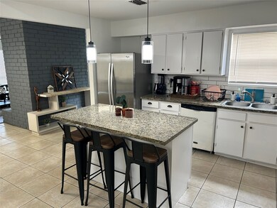 3910 R V Mayfield Dr, Houston, TX 77088 - photo 2