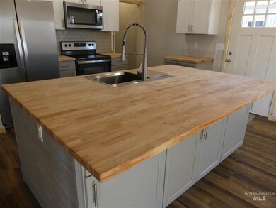 632 W Oregon Ave, Homedale, ID 83628 - photo 5