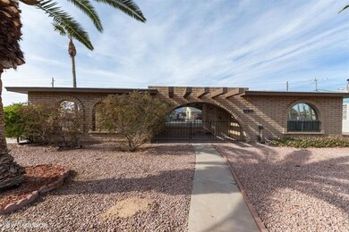01_1276SOCOTILLODR_2001_LowRes