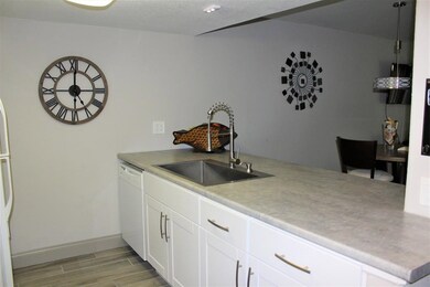 Lot's of kitchen work space