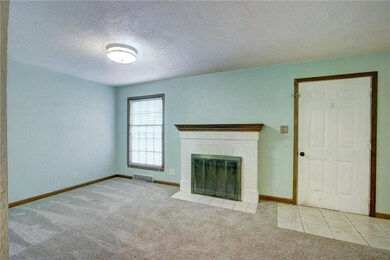 12714 Circle Dr, Shawnee, KS 66216 - photo 2
