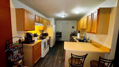 33180 Forest Park Dr unit 21, Wayne, MI 48184 - photo 3